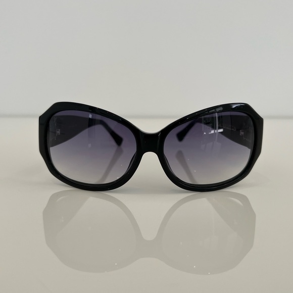 LOUIS VUITTON EMBELLISHED BLACK SUNGLASSES - Picture 3 of 17